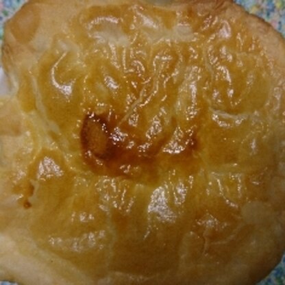パイを被せるだけでとってもおしゃれになりますね。シチュールーと市販のパイ生地で簡単で美味しく出来ました。